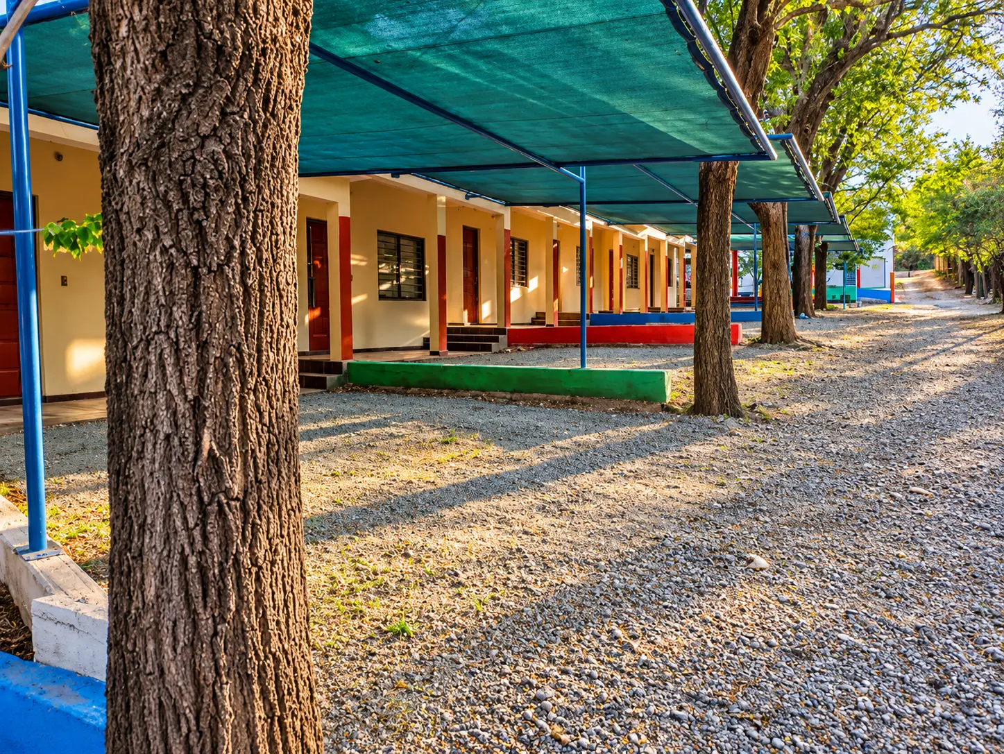 Galería exterior frente a las habitaciones